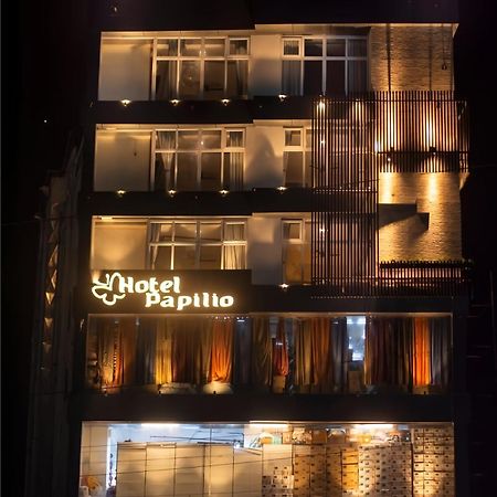 Hotel Papilio Māldah Buitenkant foto