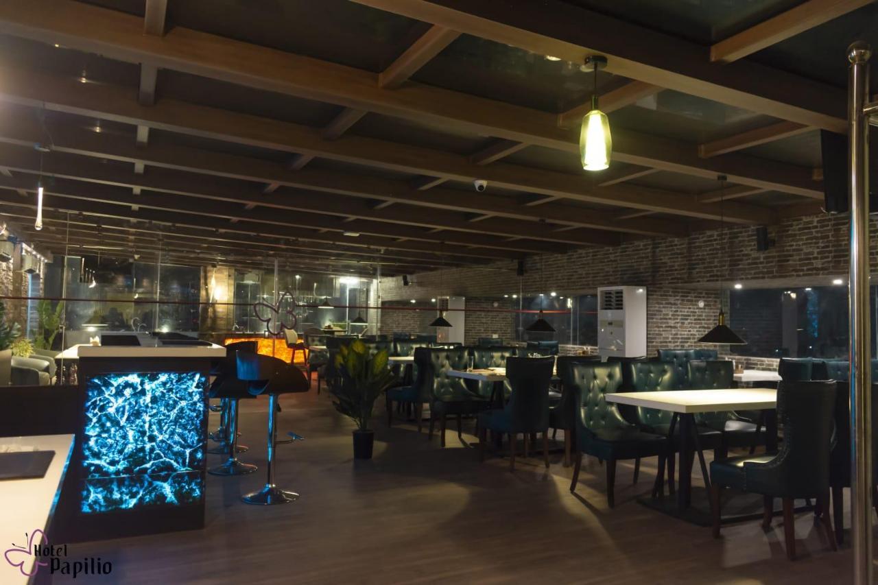 Hotel Papilio Māldah Buitenkant foto