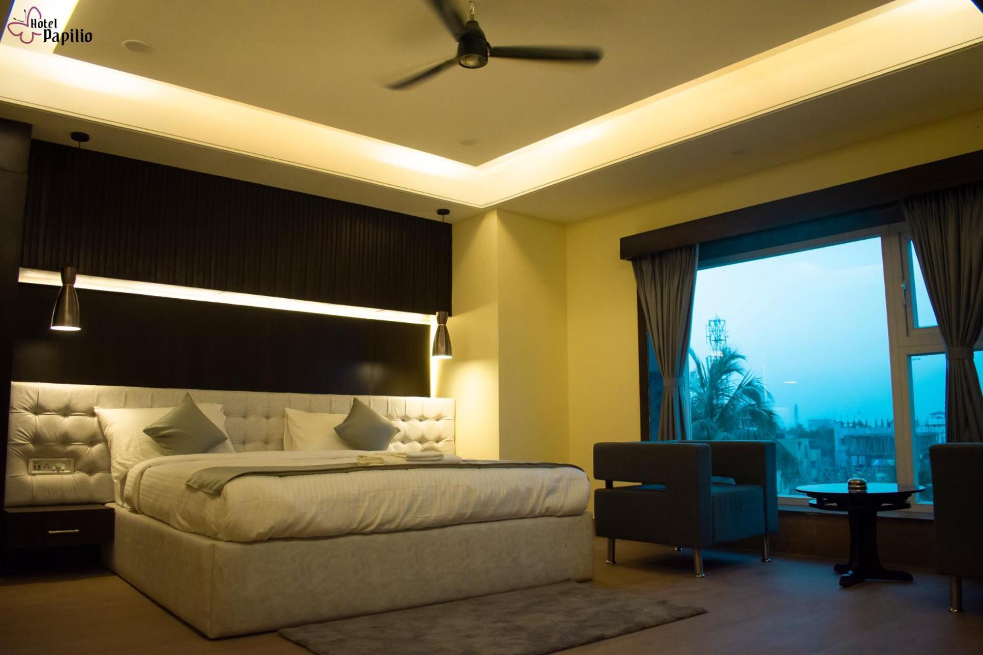 Hotel Papilio Māldah Buitenkant foto