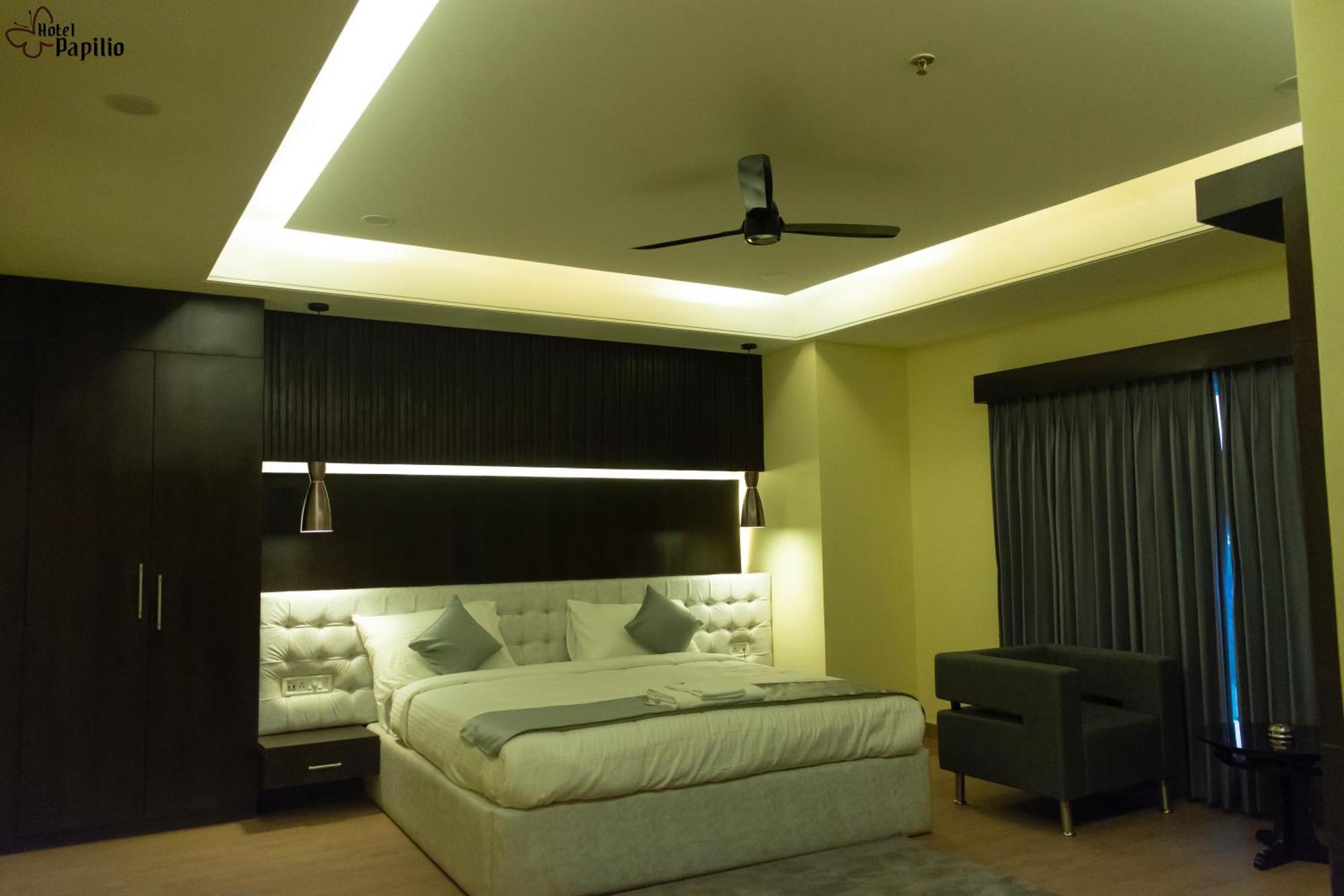 Hotel Papilio Māldah Buitenkant foto