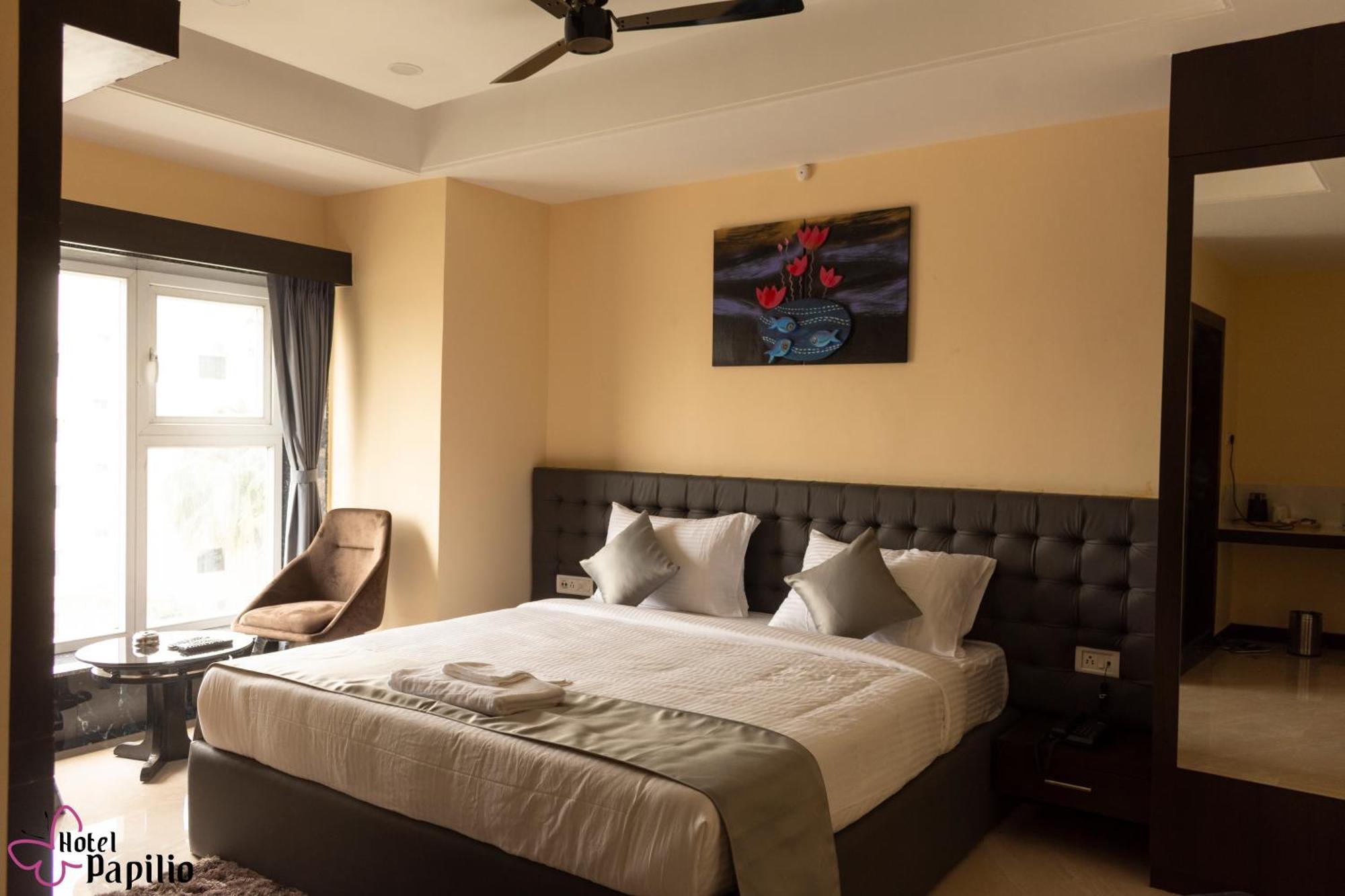 Hotel Papilio Māldah Buitenkant foto