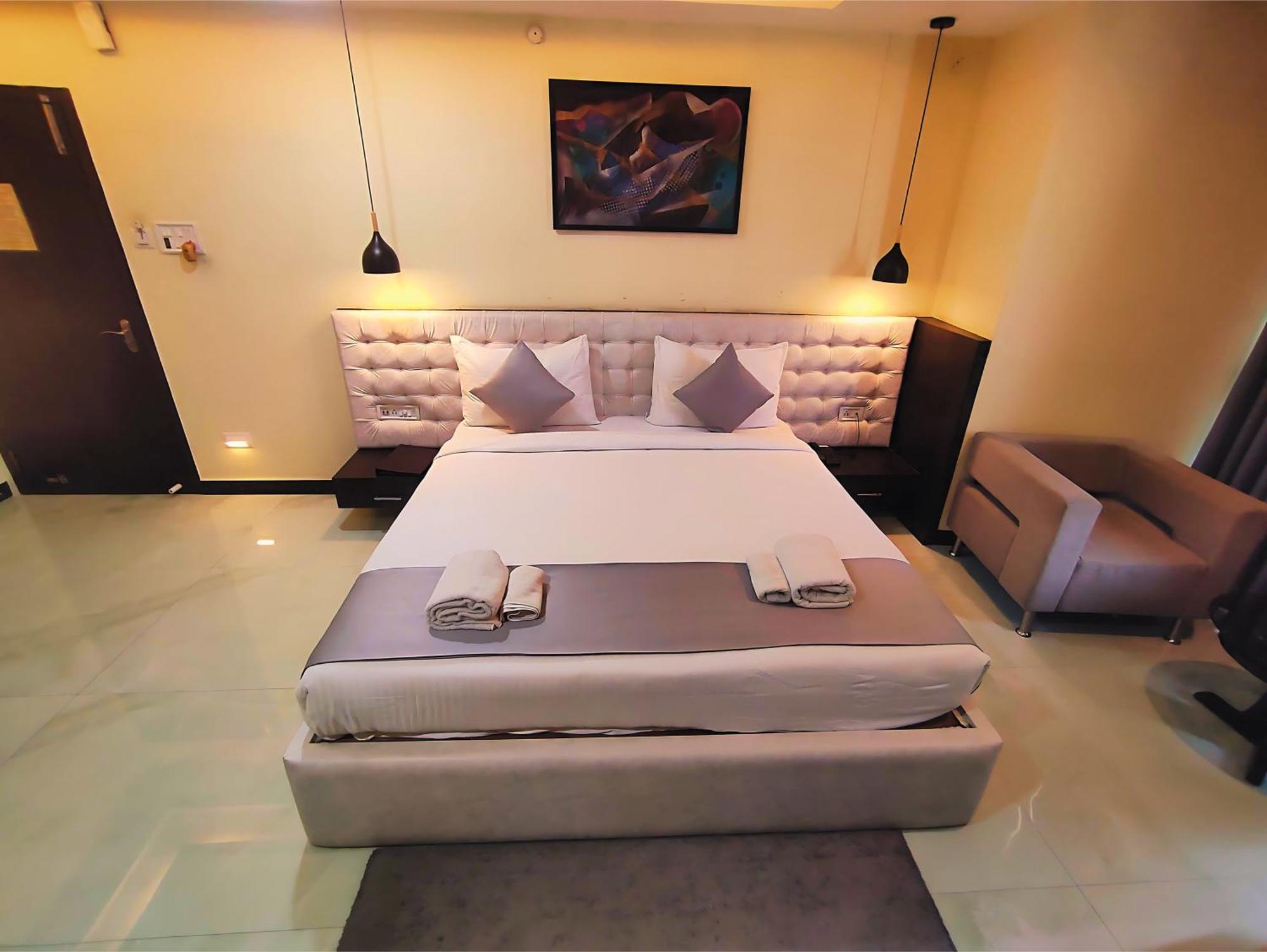 Hotel Papilio Māldah Buitenkant foto