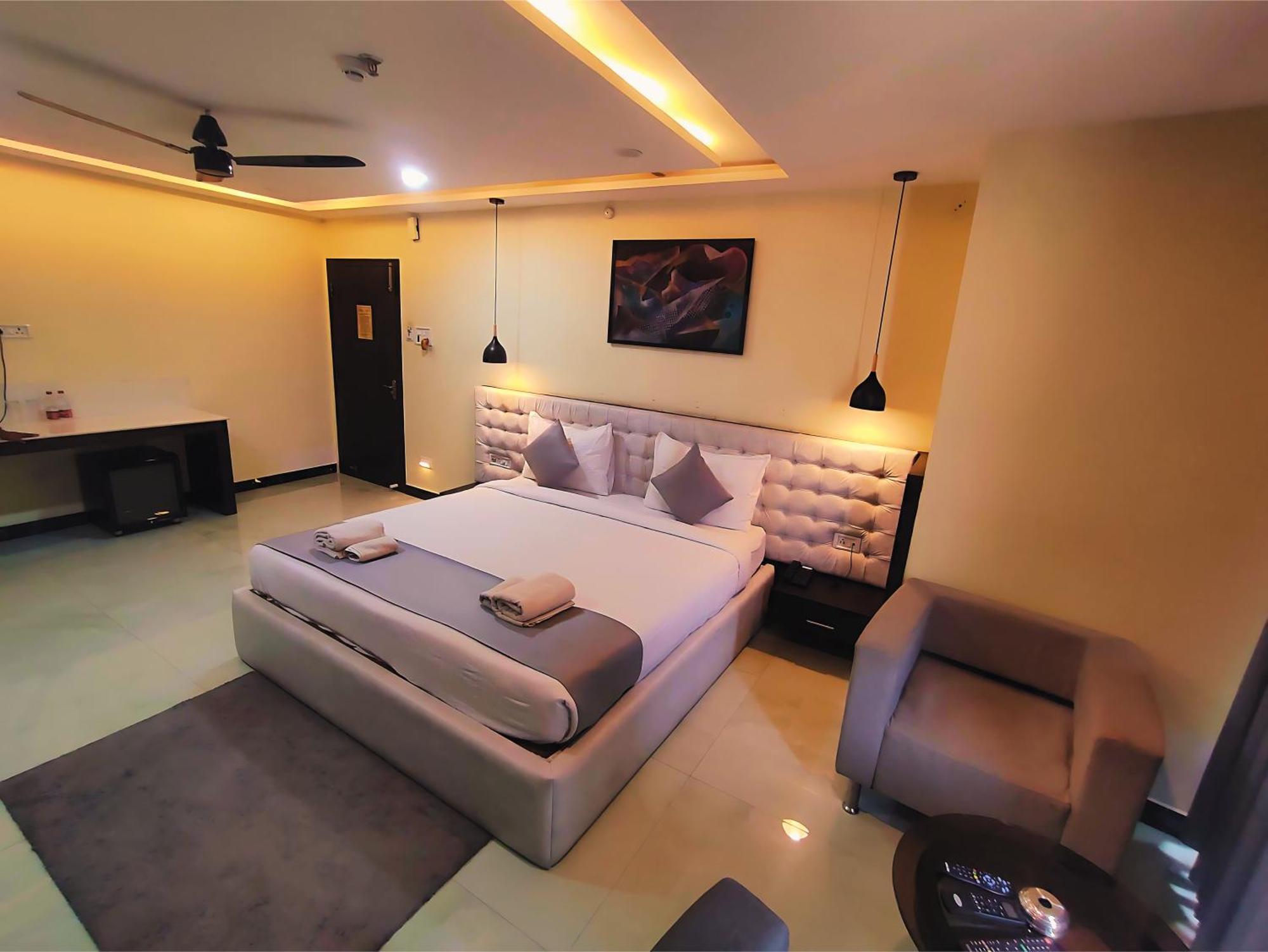 Hotel Papilio Māldah Buitenkant foto